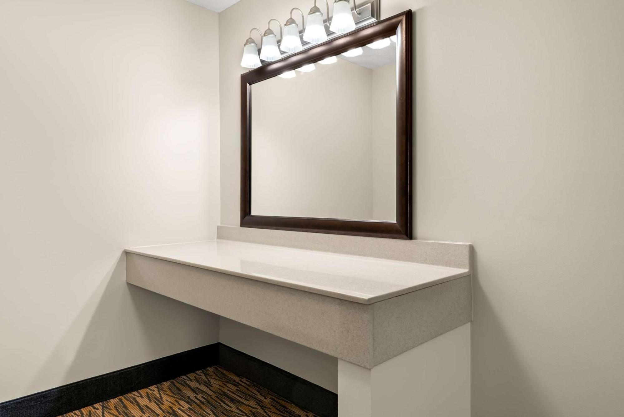 Best Western Inn Rice Lake Екстериор снимка
