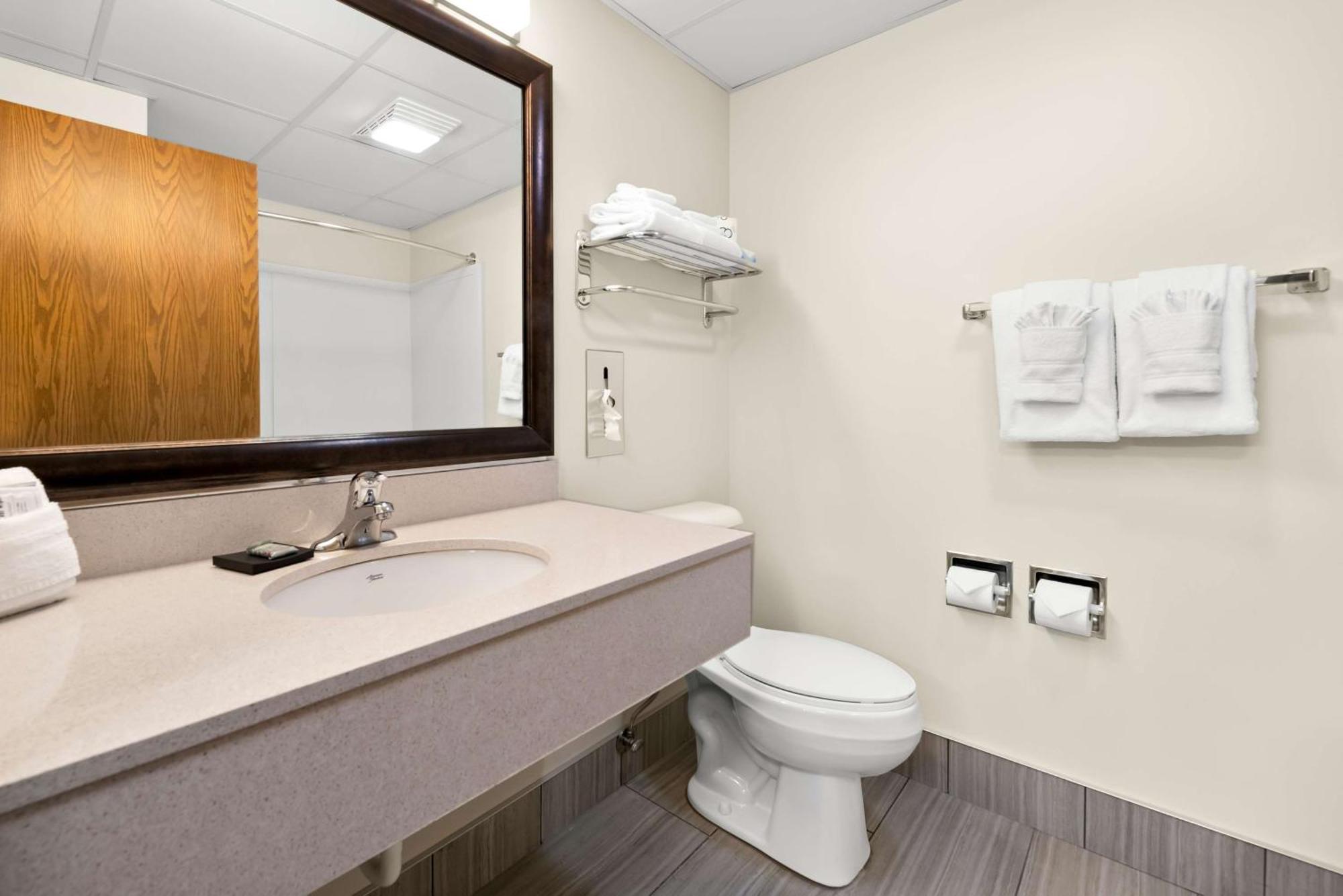 Best Western Inn Rice Lake Екстериор снимка