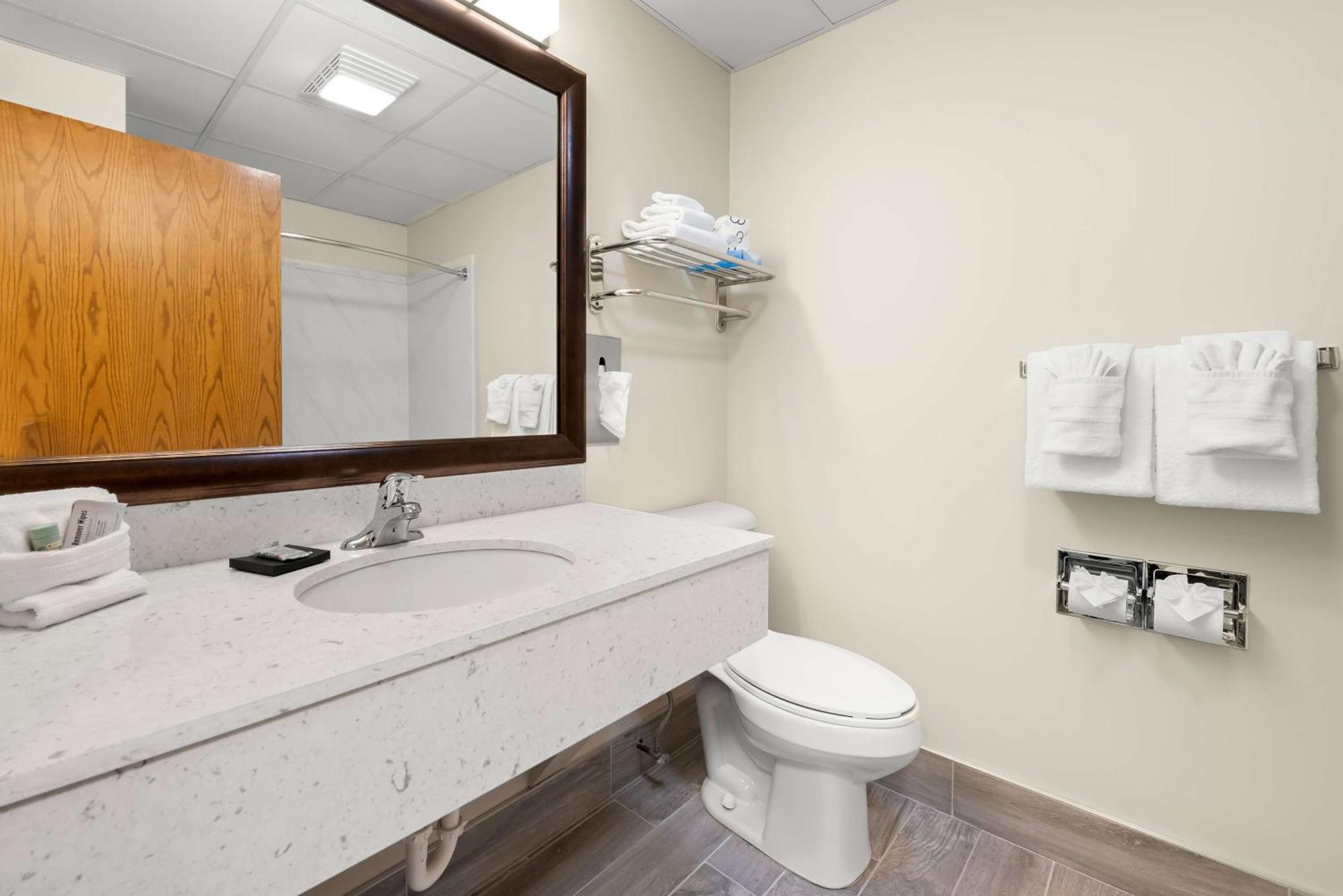 Best Western Inn Rice Lake Екстериор снимка