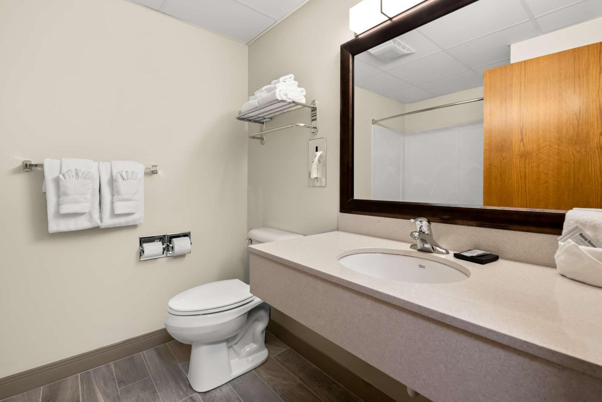 Best Western Inn Rice Lake Екстериор снимка