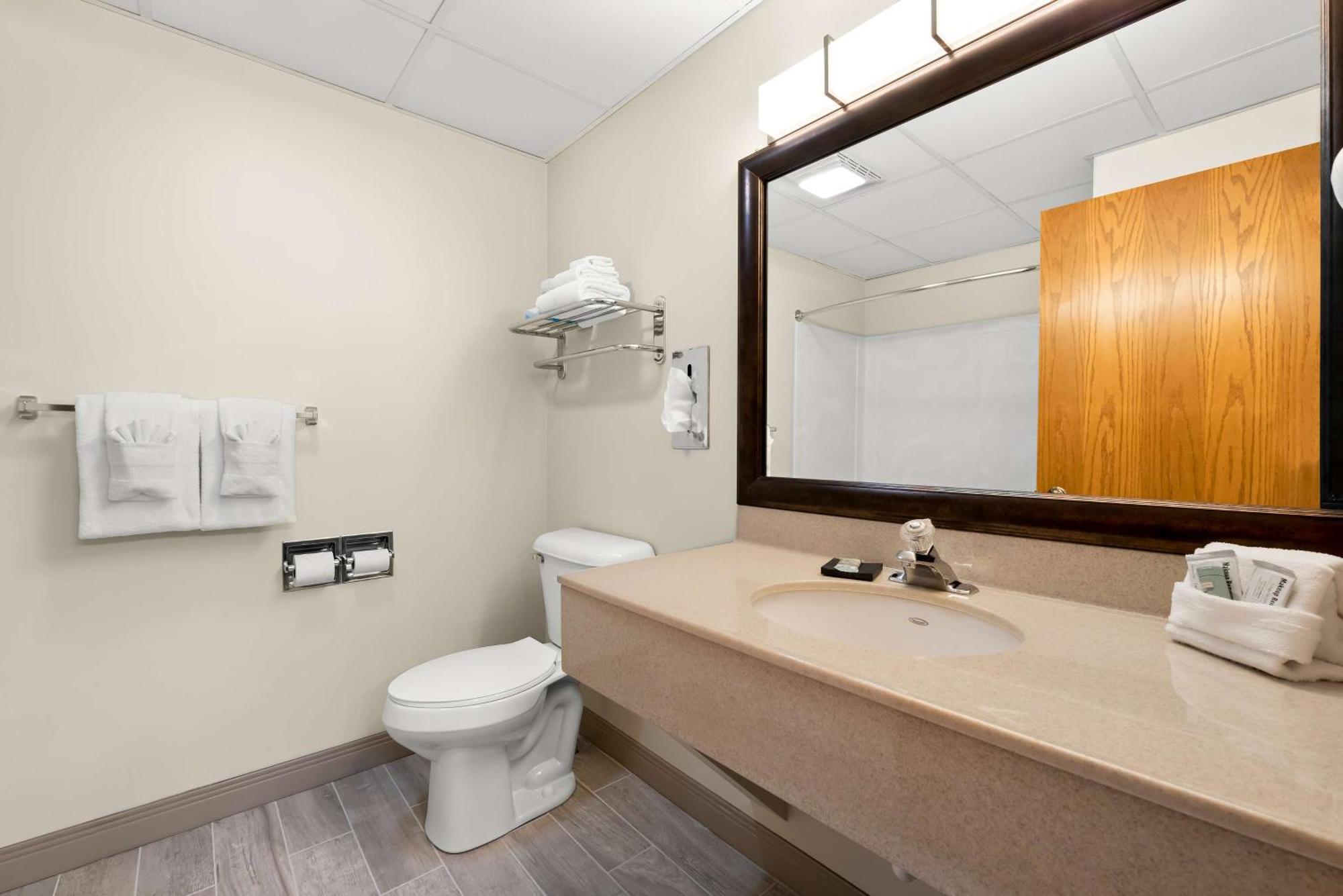 Best Western Inn Rice Lake Екстериор снимка