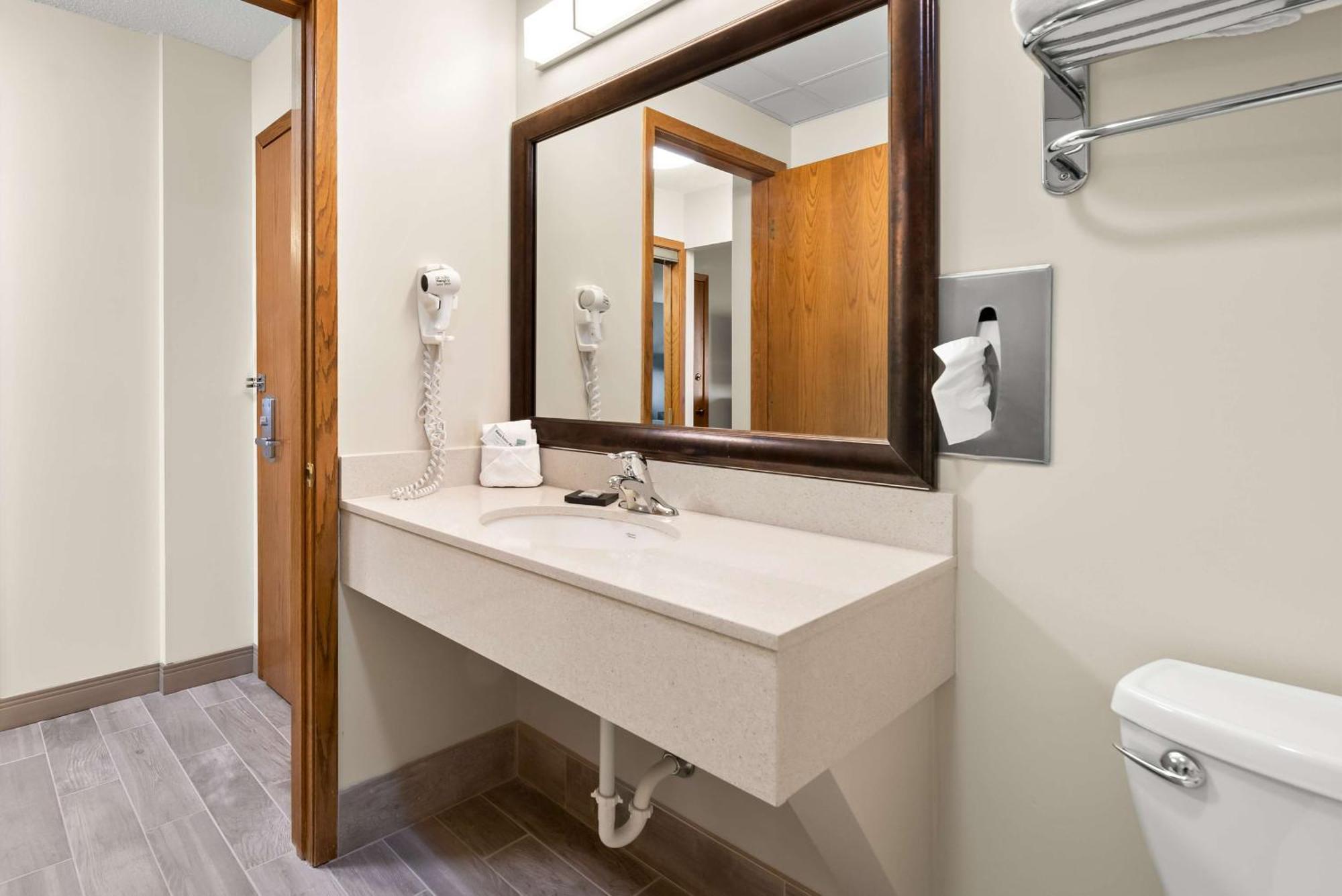 Best Western Inn Rice Lake Екстериор снимка